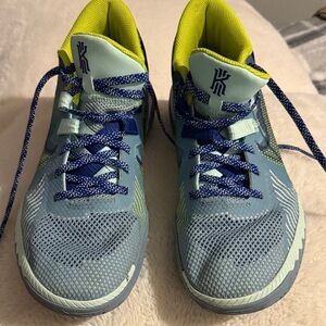 Nike Kyrie Flytrap Mens Size 8.5 Blue and Yellow baskebtall Shoes